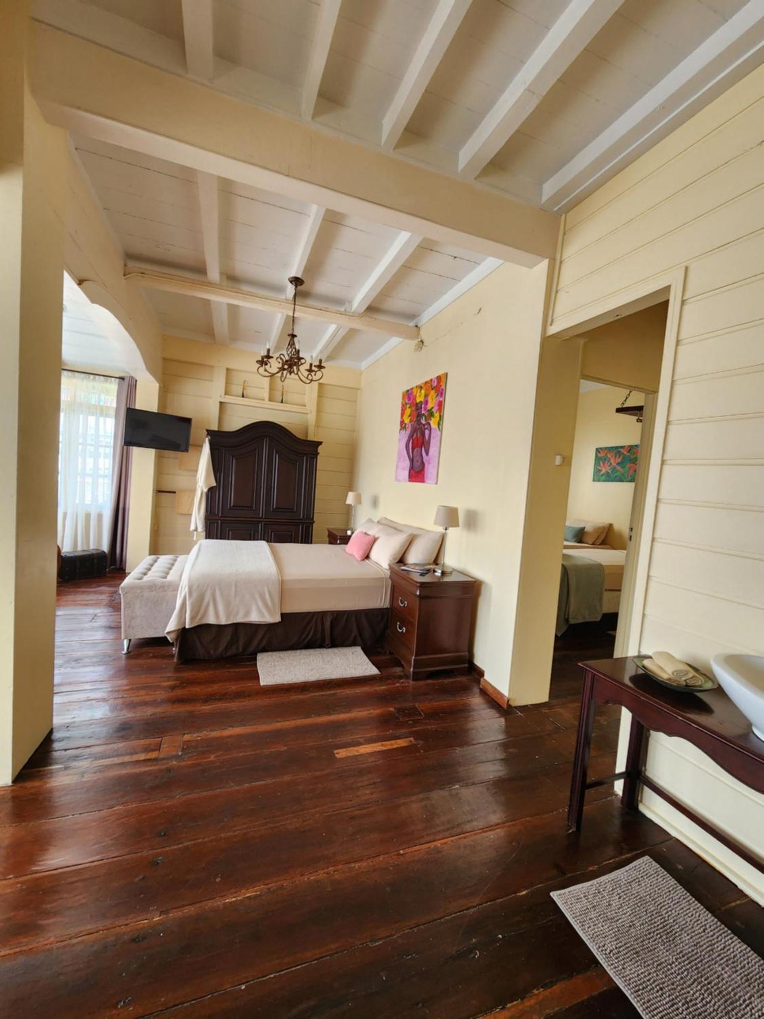 Prins Hendrik Suites باراماريبو المظهر الخارجي الصورة