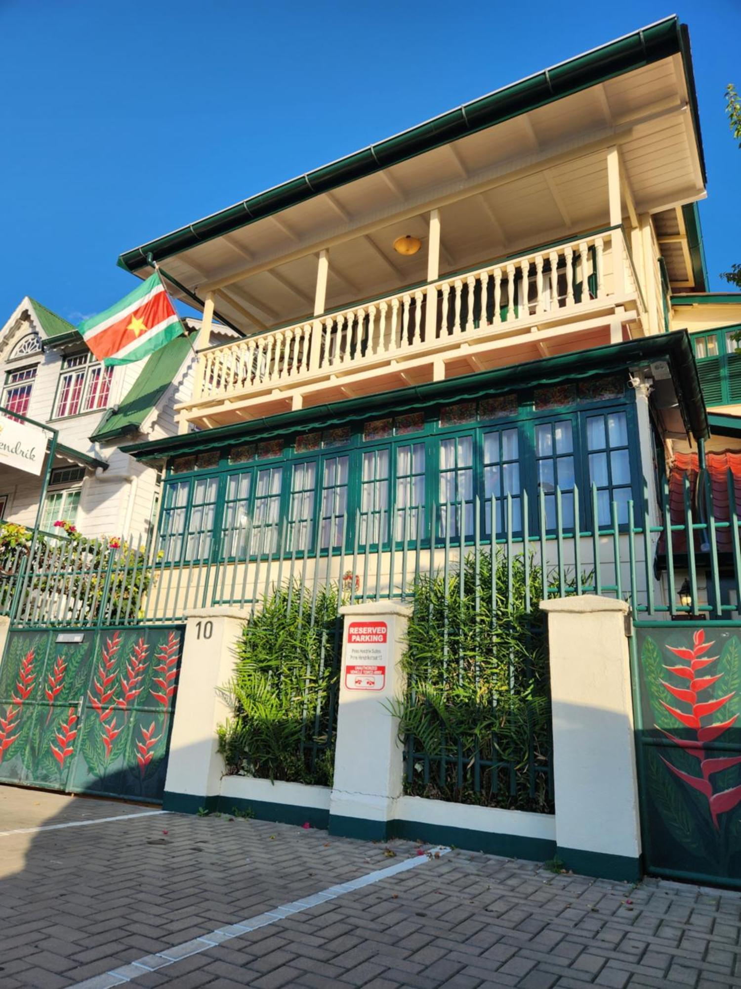 Prins Hendrik Suites باراماريبو المظهر الخارجي الصورة